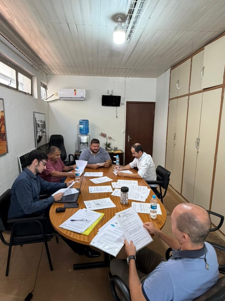 Comissão de Legislação e Redação se reúne para análise de projetos