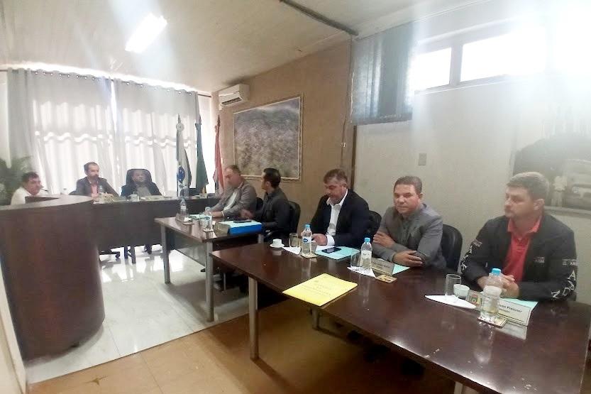 CÂMARA MUNICIPAL DE BARBOSA FERRAZ VOTOU PROJETOS IMPORTANTES NESTA SEMANA.