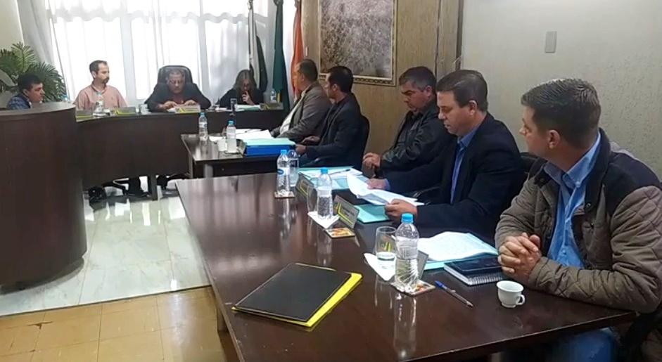 Nesta semana a Câmara de Barbosa Ferraz realizou Sessões com aprovação de projetos e encaminhamentos